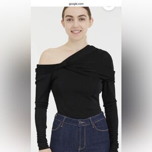 Cing A Sept Black Off-Shoulder Top New with tags